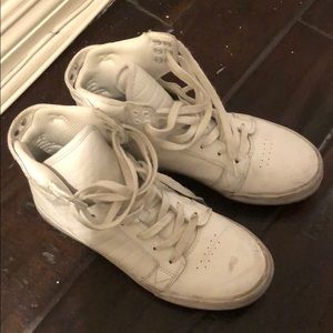 Supra hight top tennis shoes. Size 6.5 men’s, 9 women’s